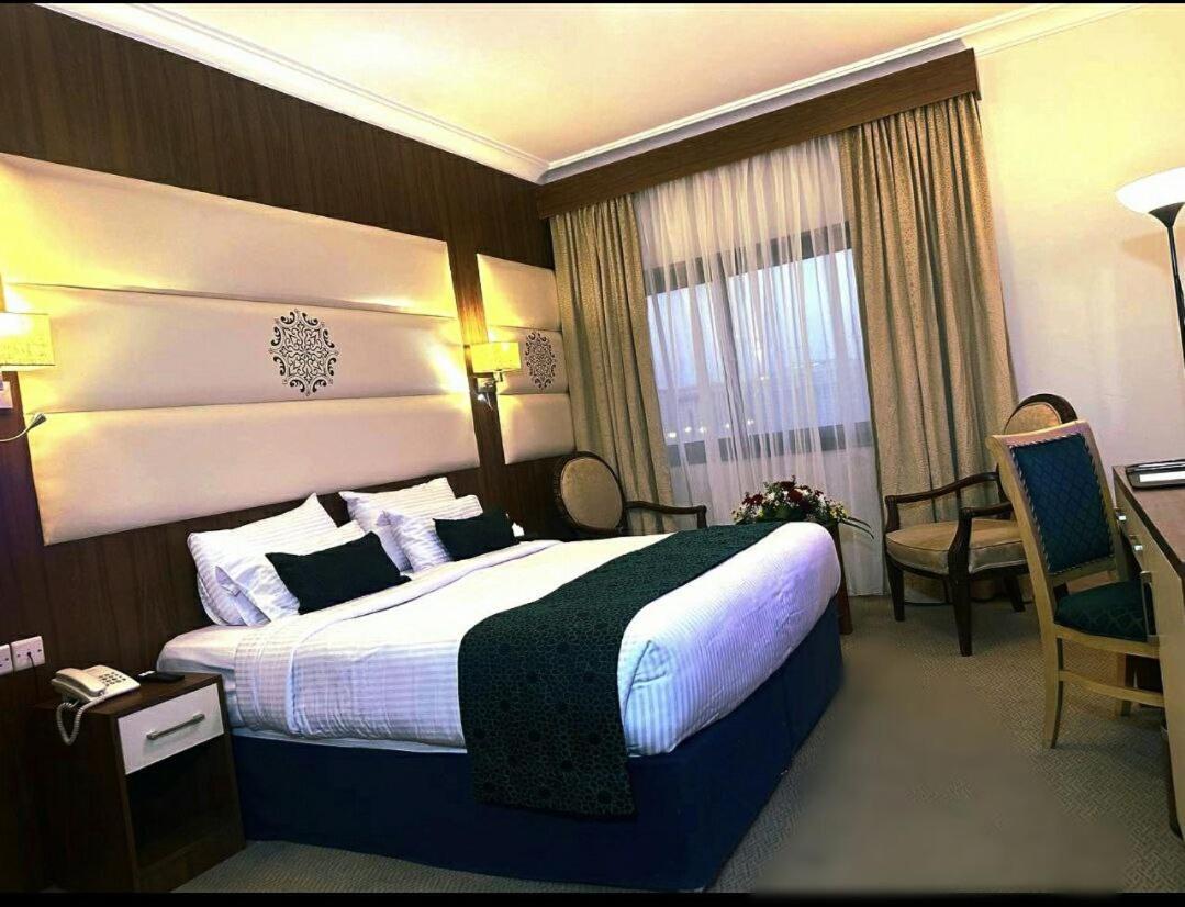 אל-מדינה One Inn Hotel מראה חיצוני תמונה