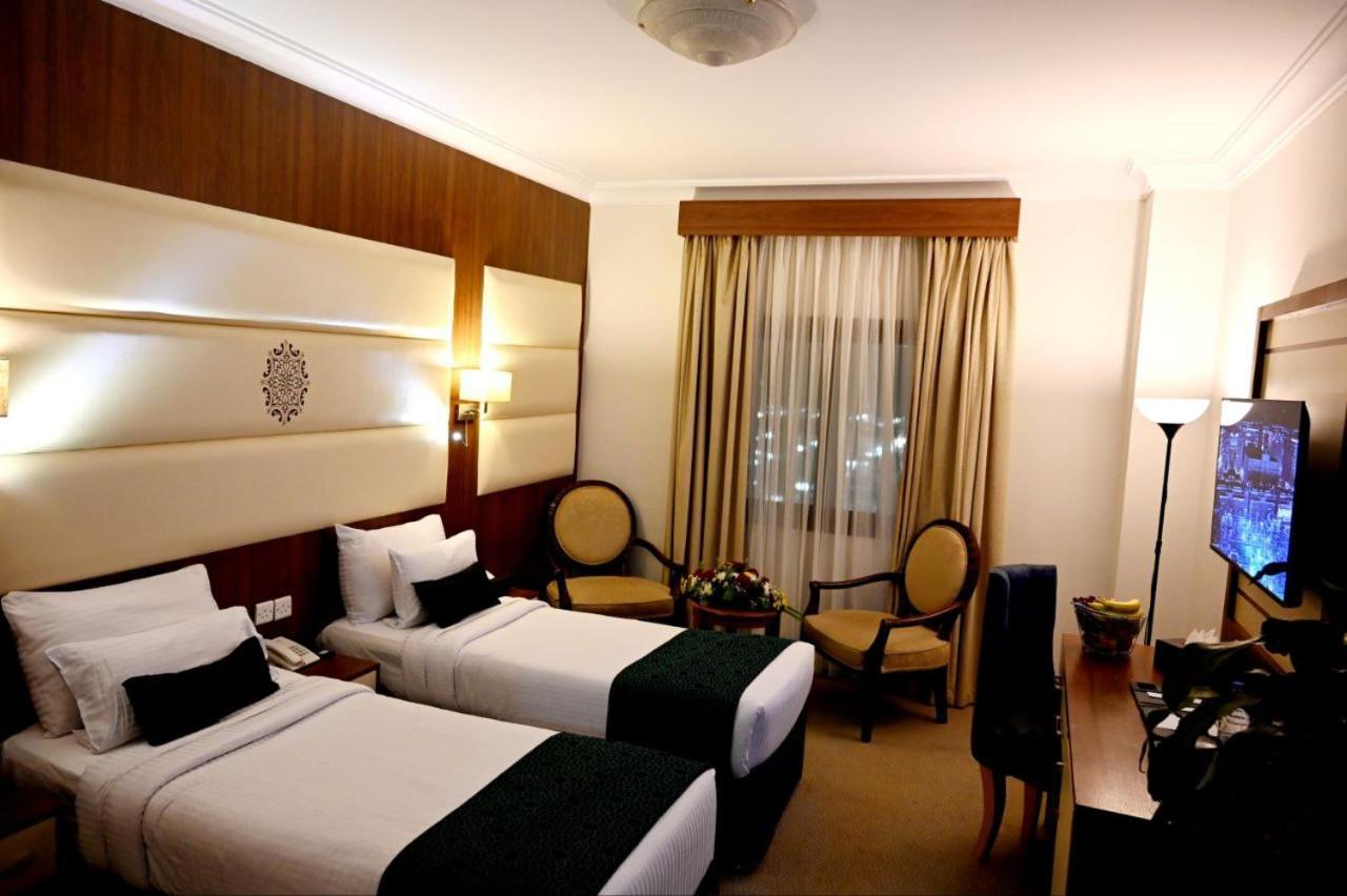 אל-מדינה One Inn Hotel מראה חיצוני תמונה